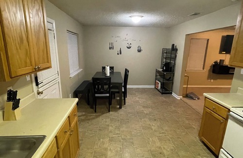 Valdosta House | Cozy 3bd 2ba home located in Valdosta Ga. MAFB, SGMC, VSU,VHS within 5 Mi