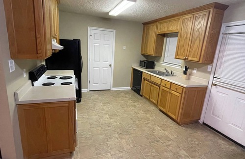 Valdosta House | Cozy 3bd 2ba home located in Valdosta Ga. MAFB, SGMC, VSU,VHS within 5 Mi