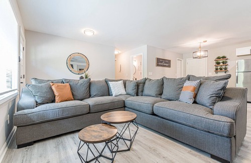 Atlanta House | Cozy 3BD Bungalow near State Farm Arena, Six Flags, Airport