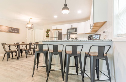 Atlanta House | Cozy 3BD Bungalow near State Farm Arena, Six Flags, Airport