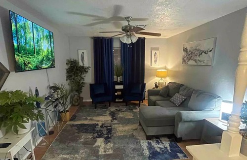 Lawton House | Cozy 3bd Family-friendly Home - Near Ft. Sill & Comanche