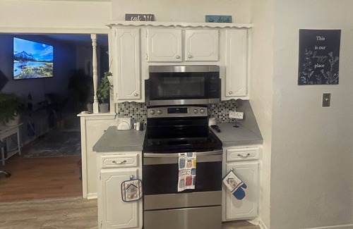 Lawton House | Cozy 3bd Family-friendly Home - Near Ft. Sill & Comanche