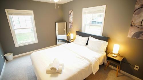 East Point House | Cozy 3BD Home In Atlanta Minutes from Airport Mercedes Benz Stadium and Midtown