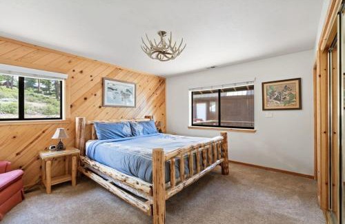 Tahoe Vista House | Cozy 3BDR - 1 Minute to the Beach!