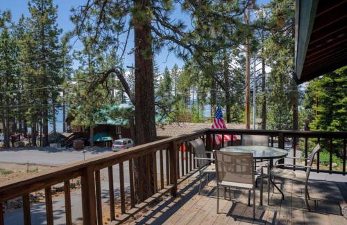 Tahoe Vista House | Cozy 3BDR - 1 Minute to the Beach!