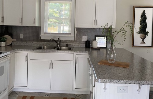 Lexington House | Cozy 3BR/1B with Piano Fooseball table close to Airport/Keeneland Pet-Friendly!