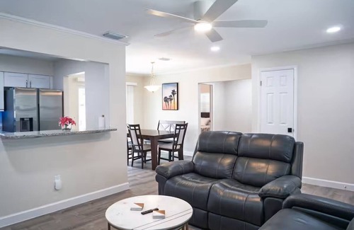 Clearwater House | Cozy 3BR 1BA - Near Top Beaches - Backyard - Parking
