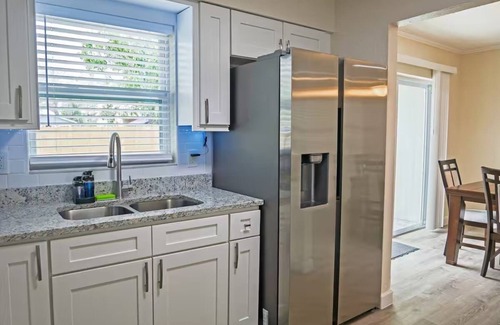 Clearwater House | Cozy 3BR 1BA - Near Top Beaches - Backyard - Parking