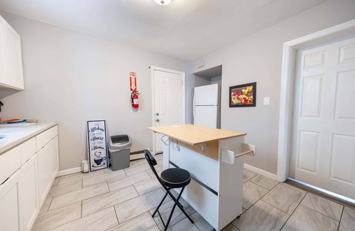 Forest Hill Apartment | Cozy 3BR Apartment - Smart TV - Pet-Friendly