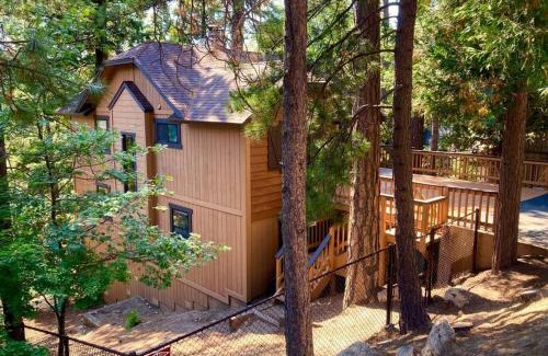 Lake Arrowhead House | Cozy 3BR Dog-Friendly Cabin