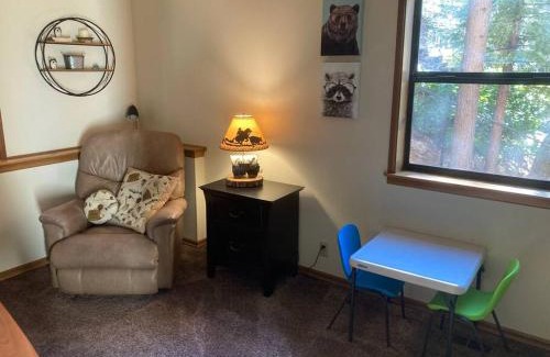 Lake Arrowhead House | Cozy 3BR Dog-Friendly Cabin