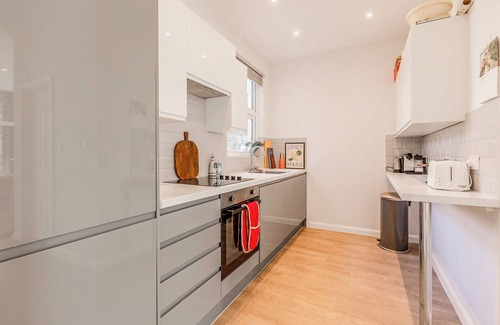 Clapham Apartment | Cozy 3BR duplex Getaway with a terrace in Clapham