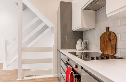 Clapham Apartment | Cozy 3BR duplex Getaway with a terrace in Clapham