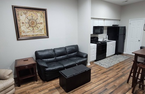 Hampton House | Cozy 3BR Full Kitchen In-Unit Laundry