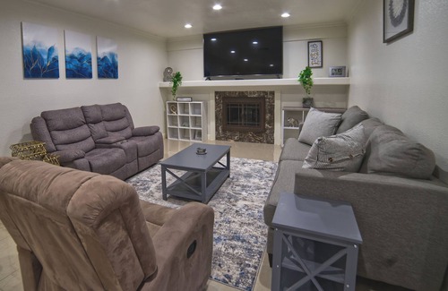 Rainbow Park House | Cozy 3BR home w/ pool