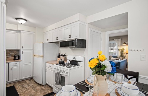 Central Clintonville House | Cozy 3BR: King Bed, Pool Table, Free Parking, Near OSU & Convention Center!