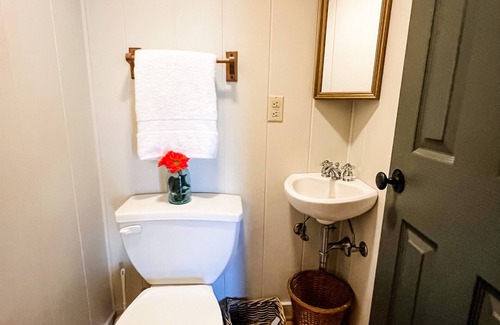 Cliff Ridge Colony Cabin | Cozy 3BR Mountain Escape - Highland Hüs @ Caesars Head