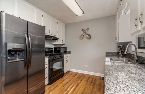 Kennesaw House | Cozy 3BR Pet-Friendly Home w/Cinema by DT Kennesaw