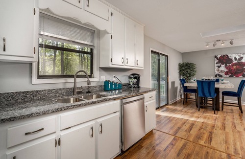 Kennesaw House | Cozy 3BR Pet-Friendly Home w/Cinema by DT Kennesaw