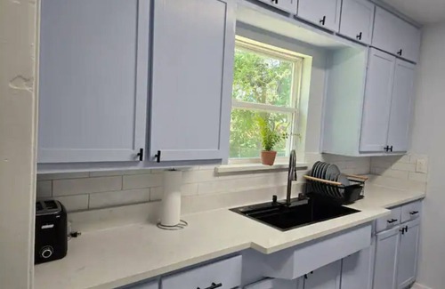 Grand Prairie House | Cozy 3BR Retreat by Stadiums, Parks & Theater
