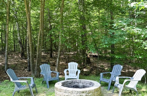 Campton House | Cozy 3BR Retreat w/Resort Perks - Pools, Hot Tub, & Skiing!