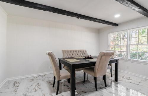 East Point Apartment | Cozy 3BR Retreat with Parking and Private Yard