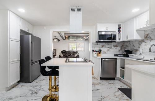 East Point Apartment | Cozy 3BR Retreat with Parking and Private Yard