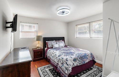 East Point Apartment | Cozy 3BR Retreat with Parking and Private Yard