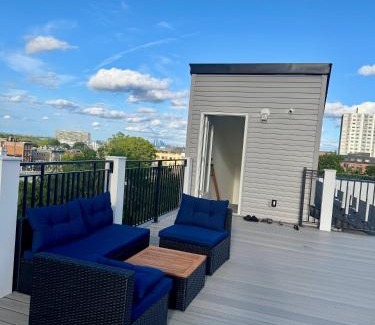 Ampere Apartment | Cozy 3BR Retreat with Rooftop Near EWR & NYC Access