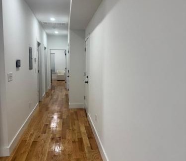 Ampere Apartment | Cozy 3BR Retreat with Rooftop Near EWR & NYC Access
