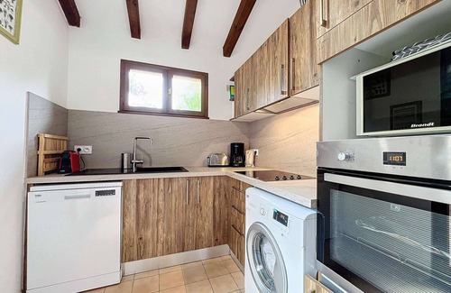 Santa Giulia House | Cozy 3BR Villa, 200m from Santa-Giulia Beach, Sleeps 8, AC, BBQ, Parking Included