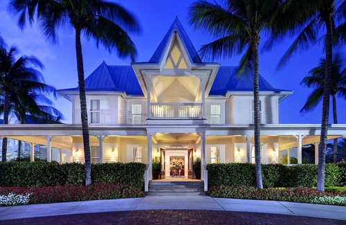 Marathon House | Cozy 3BR Villa with In-Room Dining & Spa Services at a Beachfront Oasis