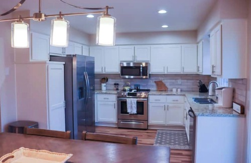 Grandview House | Cozy 3BR w/Pool, Fire Pit, Near KC Stadiums & Fun