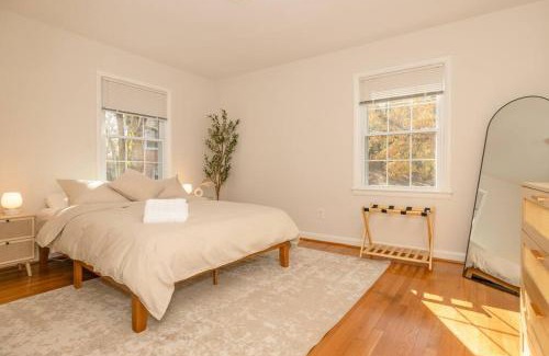 White Oak Apartment | Cozy 4 BD Retreat w Free Parking