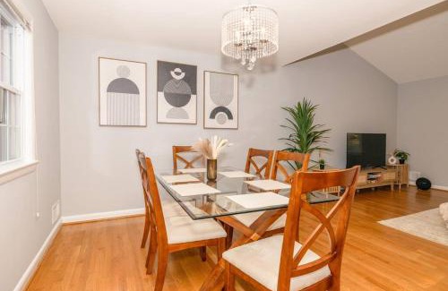 White Oak Apartment | Cozy 4 BD Retreat w Free Parking