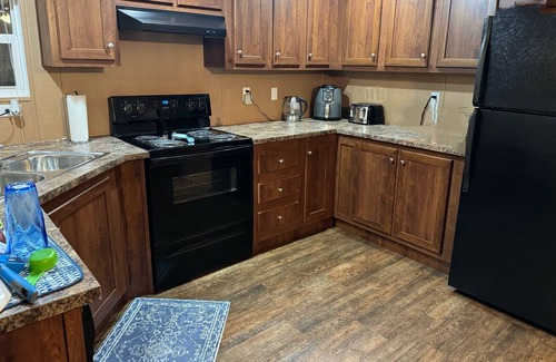 Nancy House | Cozy, 4 bdrm home VERY near Lake Cumberland! Pet friendly. EXTRA lot for parking