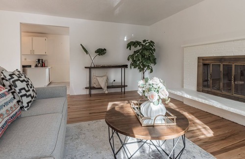 Oak Creek House | Cozy 4 bds house w/firepit, quiet & 2 mins to freeway