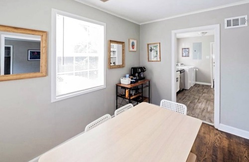 Memphis House | Cozy 4-bed 1bath Home in the University of Memphis area and 5 minutes from I240W