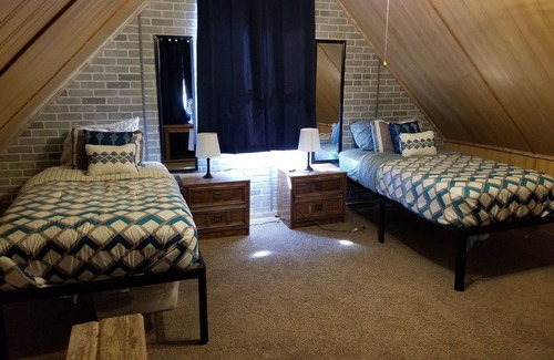 Cassville House | Cozy 4 bedroom 1.5 bath home. Walking distance from downtown. Pet friendly