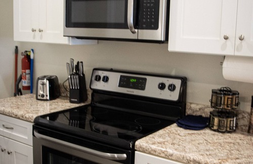 Tallahassee House | Cozy 4 Bedroom, 4.5 Bathroom close to FAMU, FSU, and Downtown Tallahassee