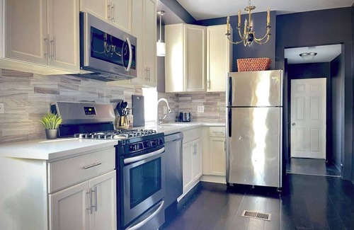 Evanston Condo | Cozy 4-Bedroom Apartment in Evanston