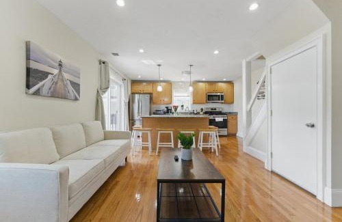 Dorchester Apartment | Cozy 4 Bedroom Apartment in Boston