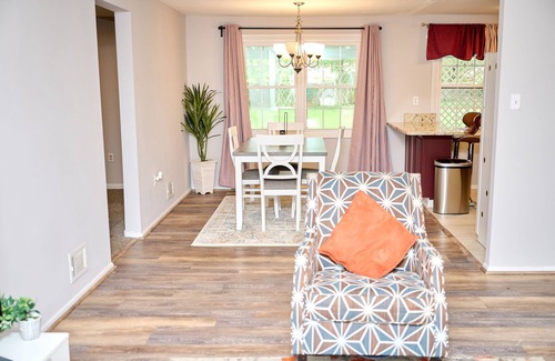 Waldorf House | Cozy 4-bedroom bungalow with AC, fitness room near DC