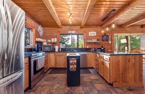 Garden Valley Cabin | Cozy 4-bedroom cabin with WiFi, AC in charming Garden Valley