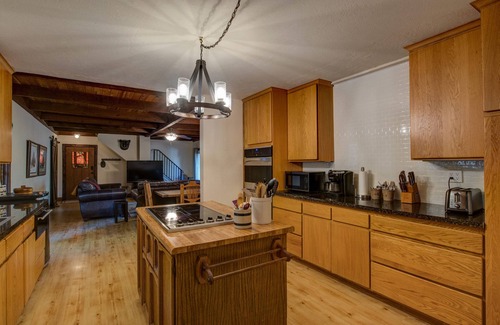 Glencoe Cabin | Cozy 4 bedroom Cabin with Hot Tub and BLS & Sequoia Woods access