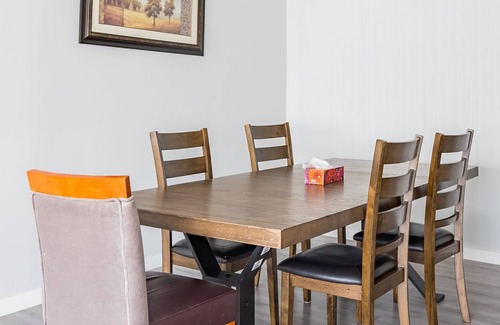 Winfield House | Cozy 4 bedroom House with free parking-Unit 1