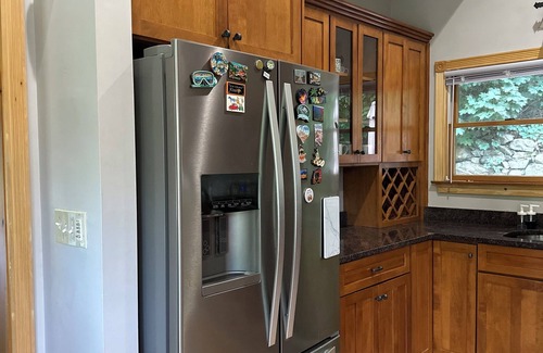 Woburn House | Cozy 4-bedroom house in superb Woburn with WiFi, AC - 16 mins to Boston