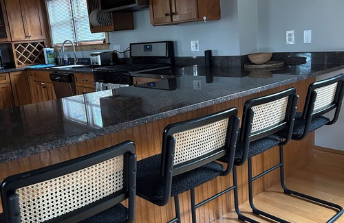 Woburn House | Cozy 4-bedroom house in superb Woburn with WiFi, AC - 16 mins to Boston