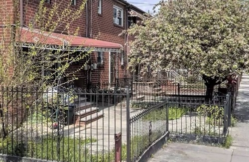 Brownsville House | Cozy 4 bedroom house to have an enjoyable time for you and friends.