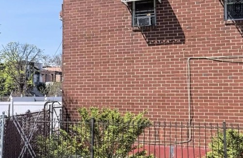 Brownsville House | Cozy 4 bedroom house to have an enjoyable time for you and friends.
